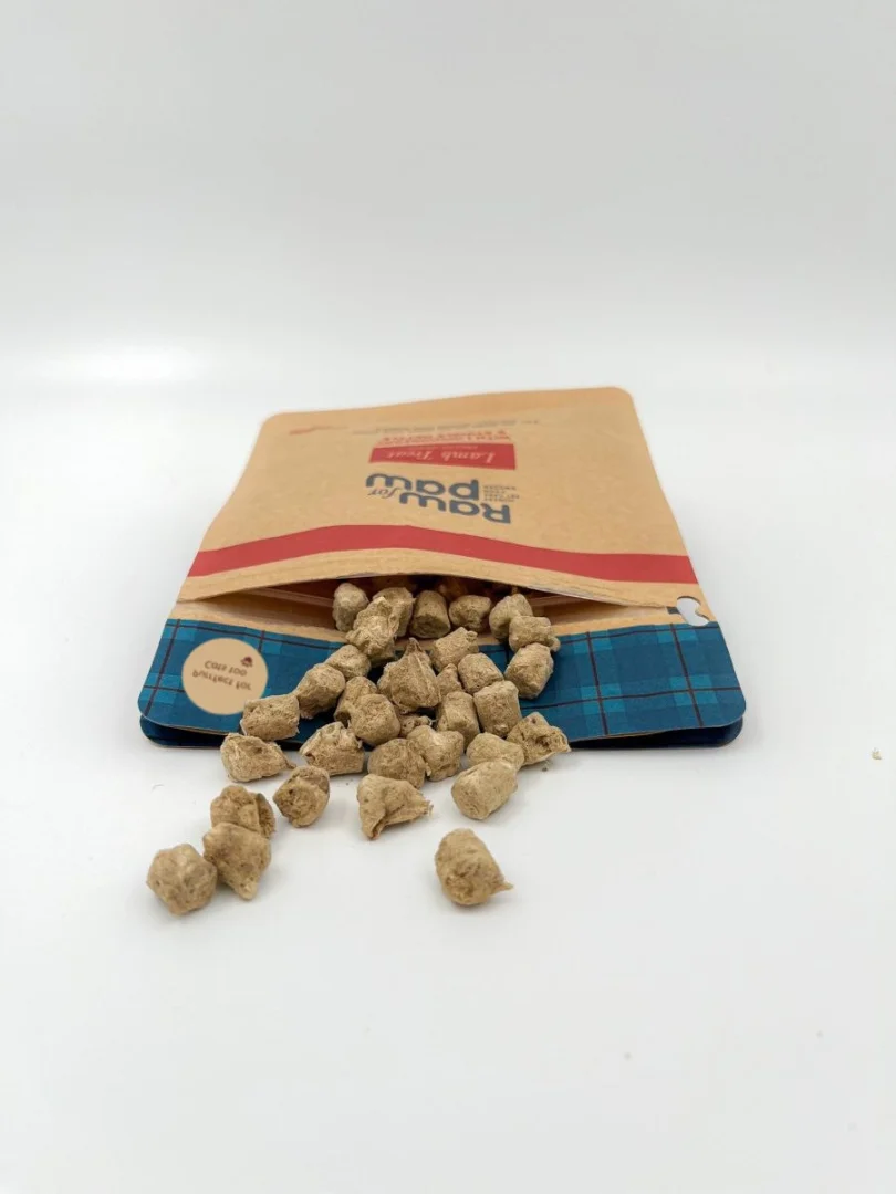 Liofilizowane przysmaki RAW for PAW z jagnięciny z dodatkiem borówki i pokrzywy