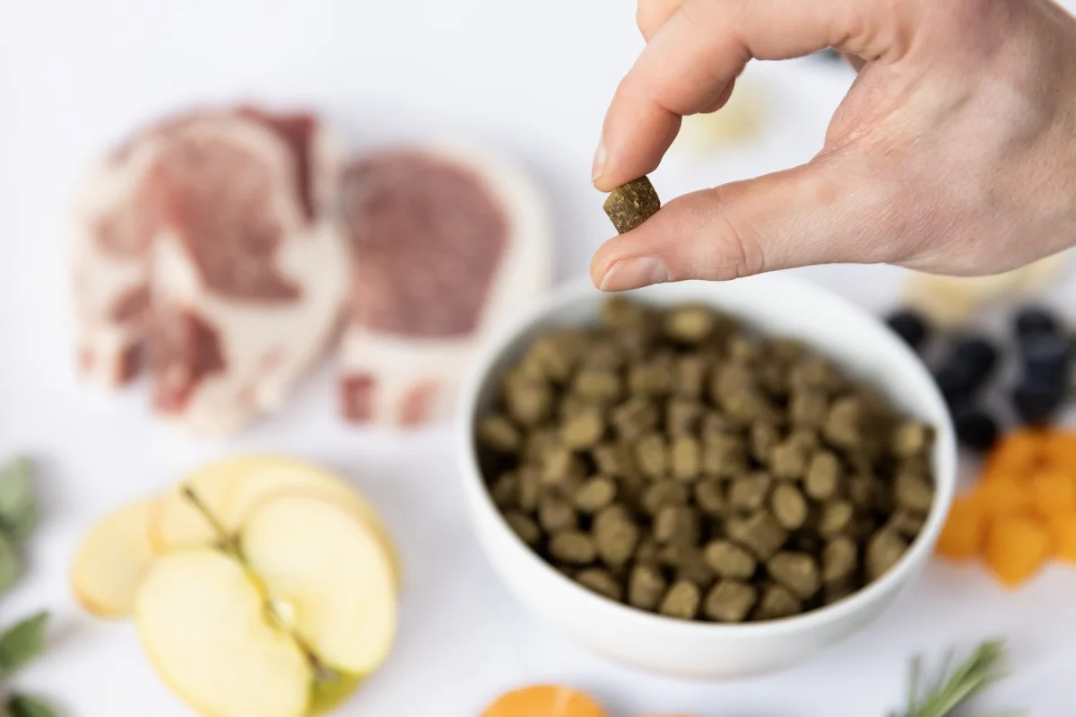 Miękkie granulki YDOLO Iberico – karma tłoczona na zimno