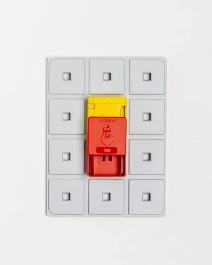 Interaktywny klocek PAWZLER Peach z przesuwaną pokrywą